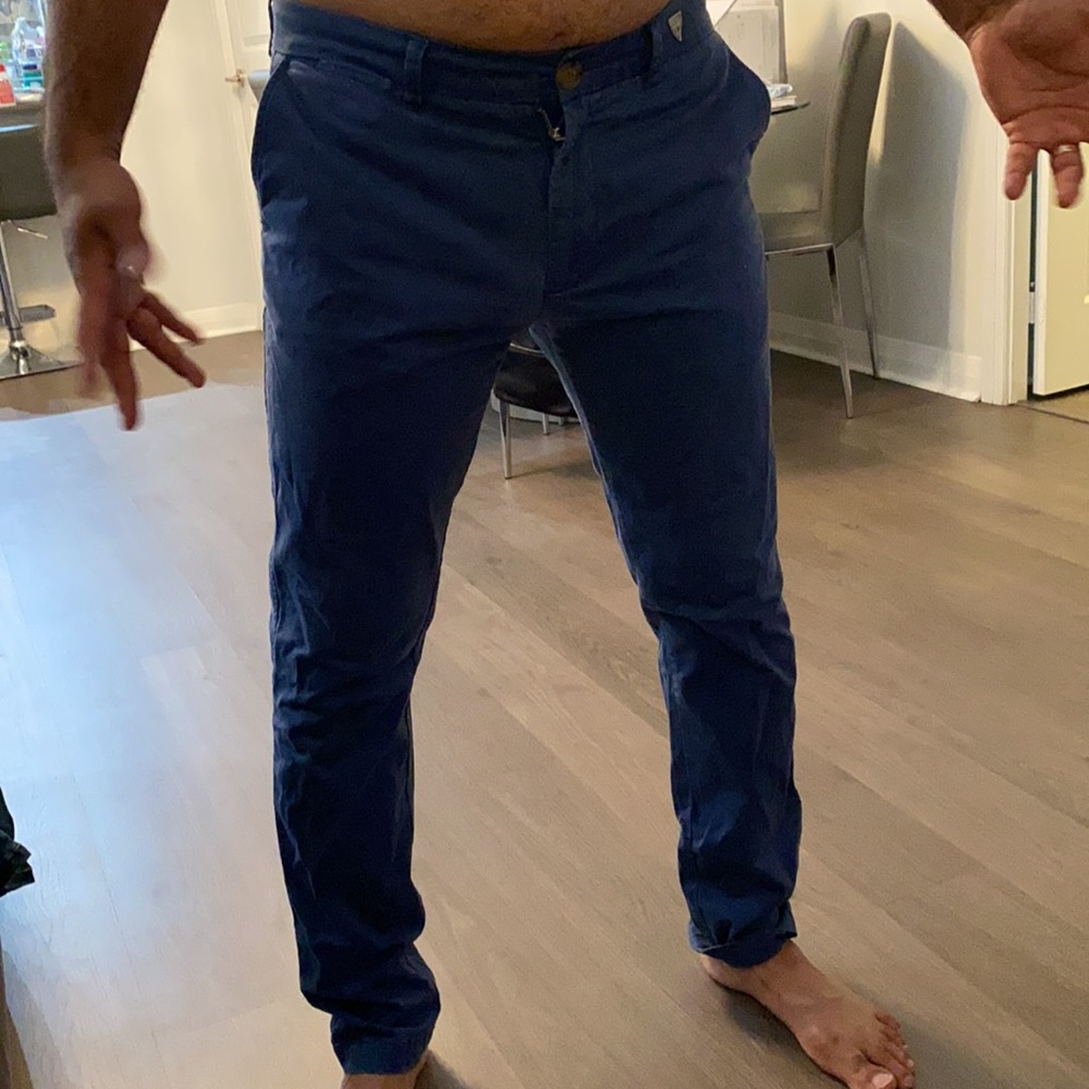 Guess - Picture 3 of 4